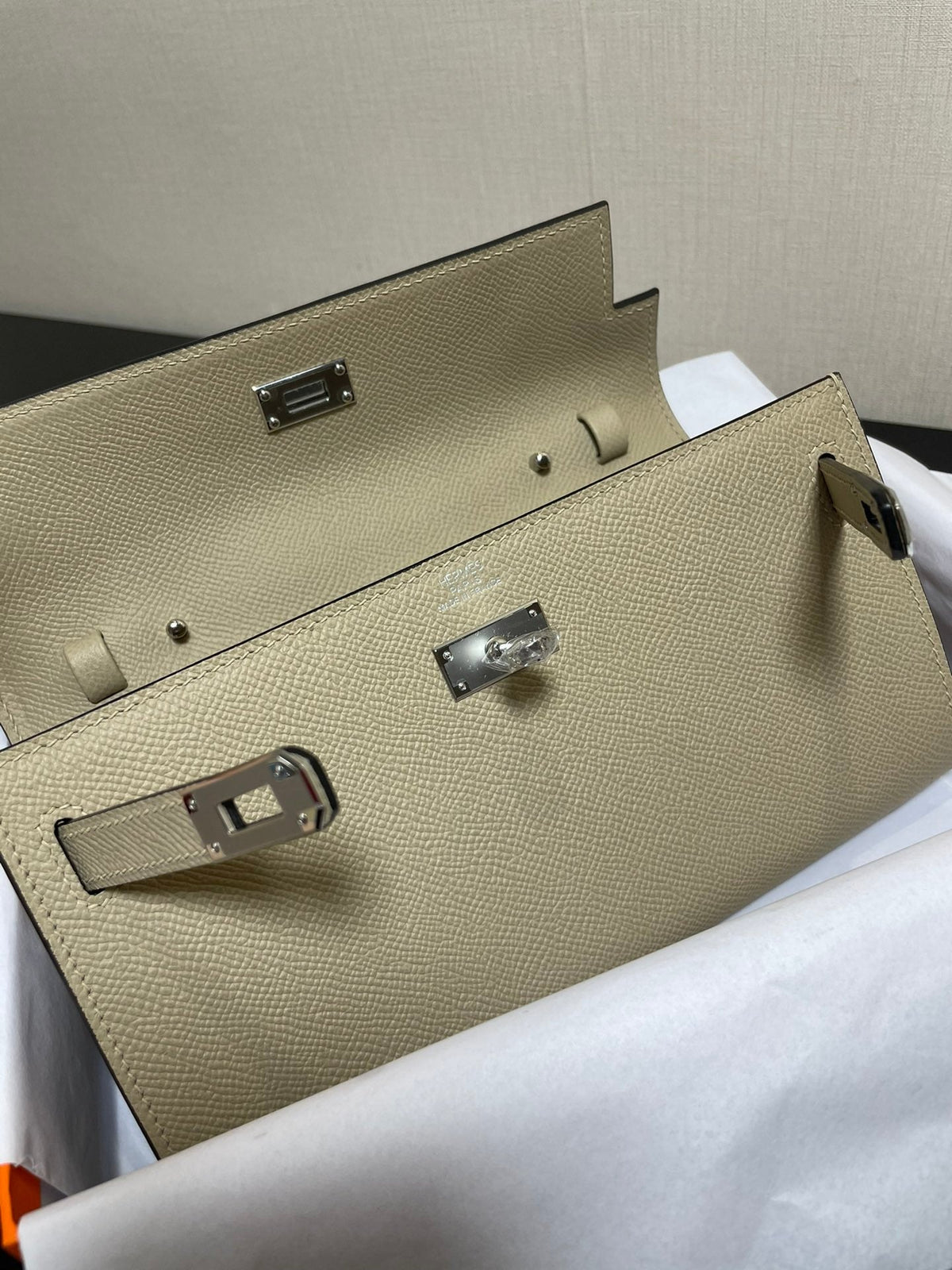 kelly to go wallet 20.5 lichen epsom silver hardware