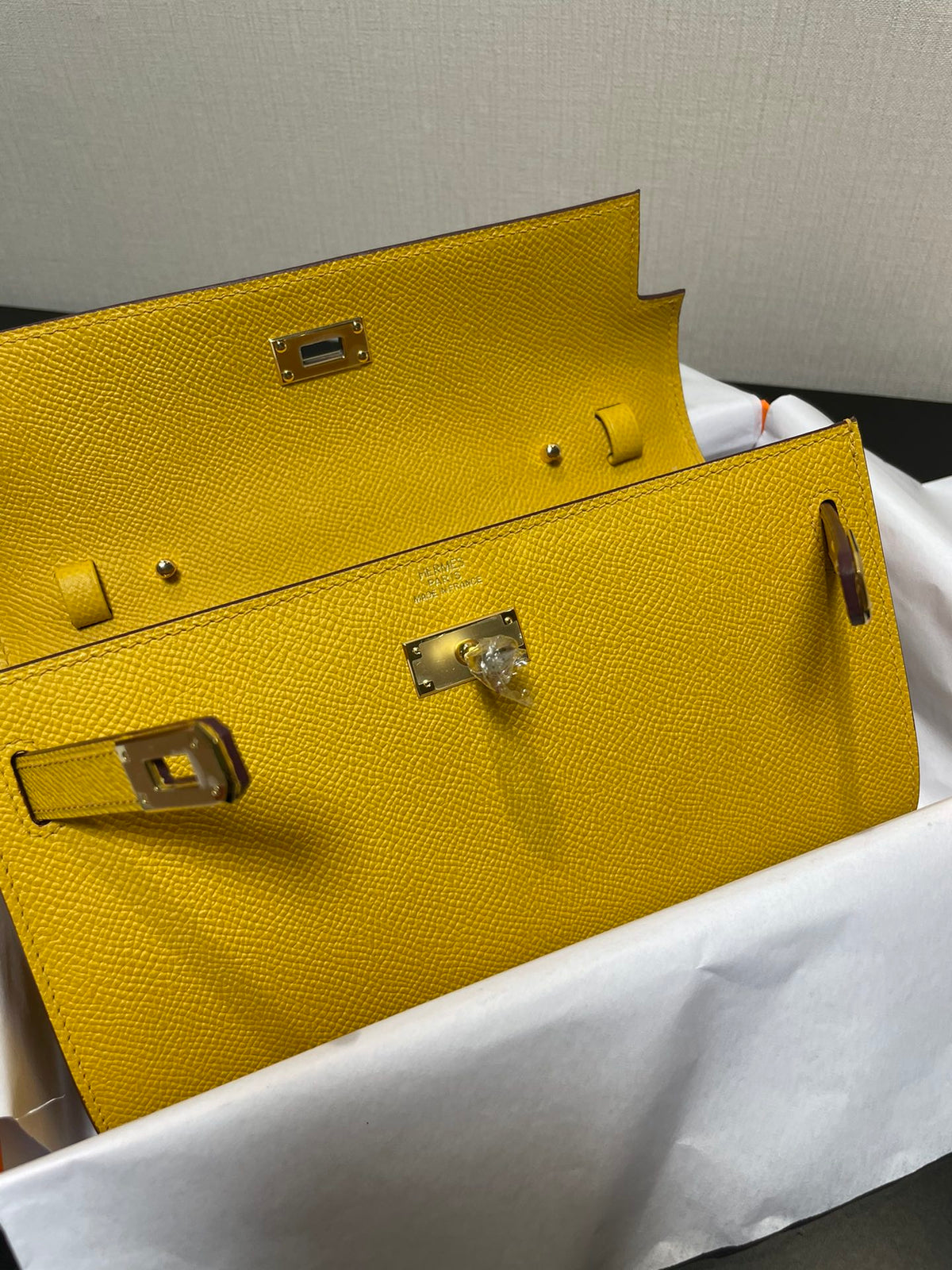 kelly to go wallet 20.5 yellow epsom gold hardware