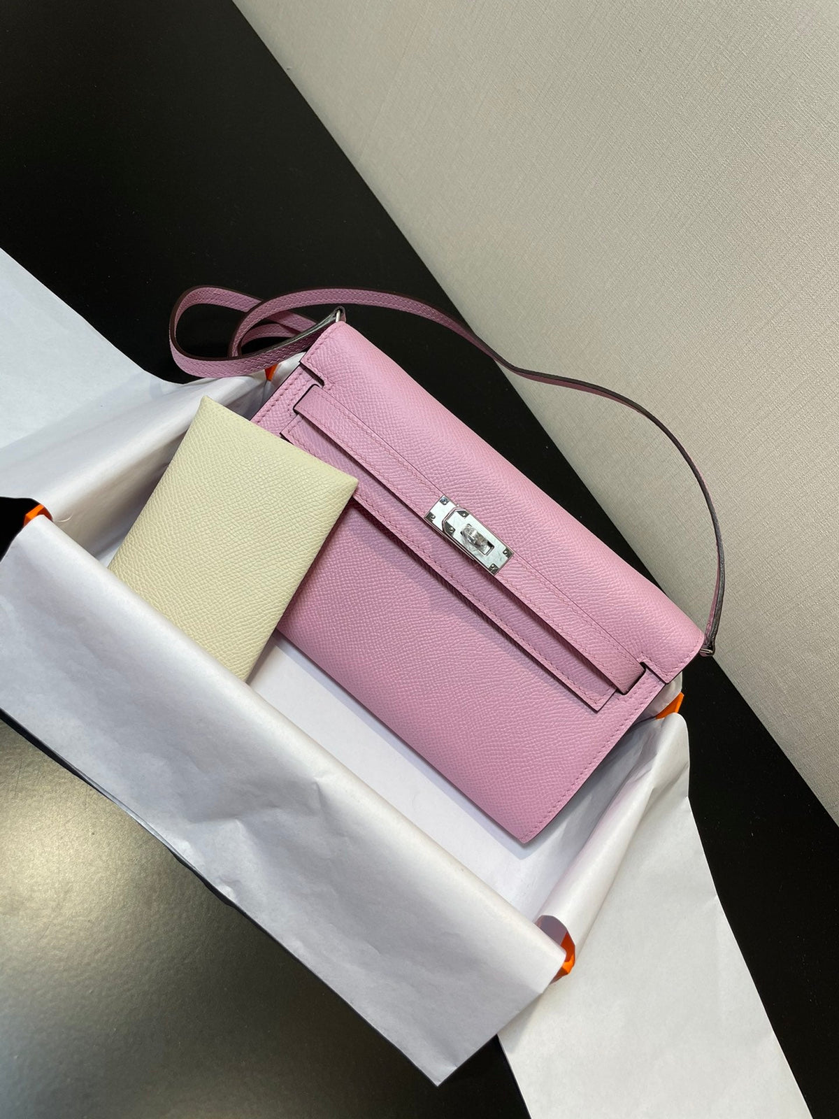 kelly to go wallet 20.5 light pink epsom silver hardware
