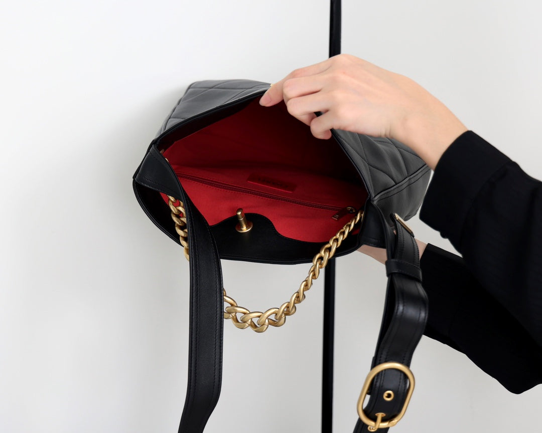 CC 21s  Easy Mood Hobo Quilted 28cm Black Cowhide GHW