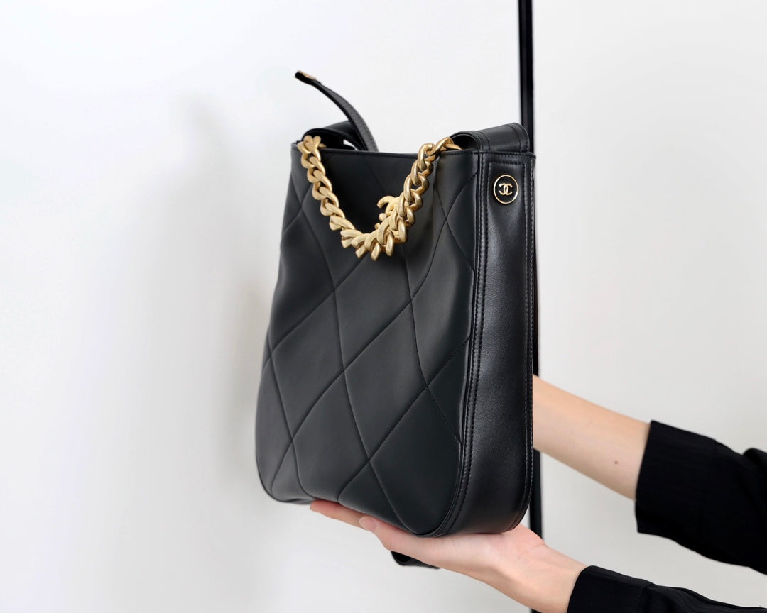 CC 21s  Easy Mood Hobo Quilted 28cm Black Cowhide GHW