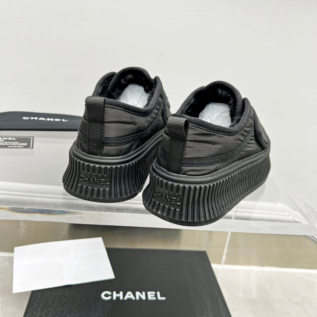 CC Low Sneaker Thick-Soled Black Rain Velvet Fabric