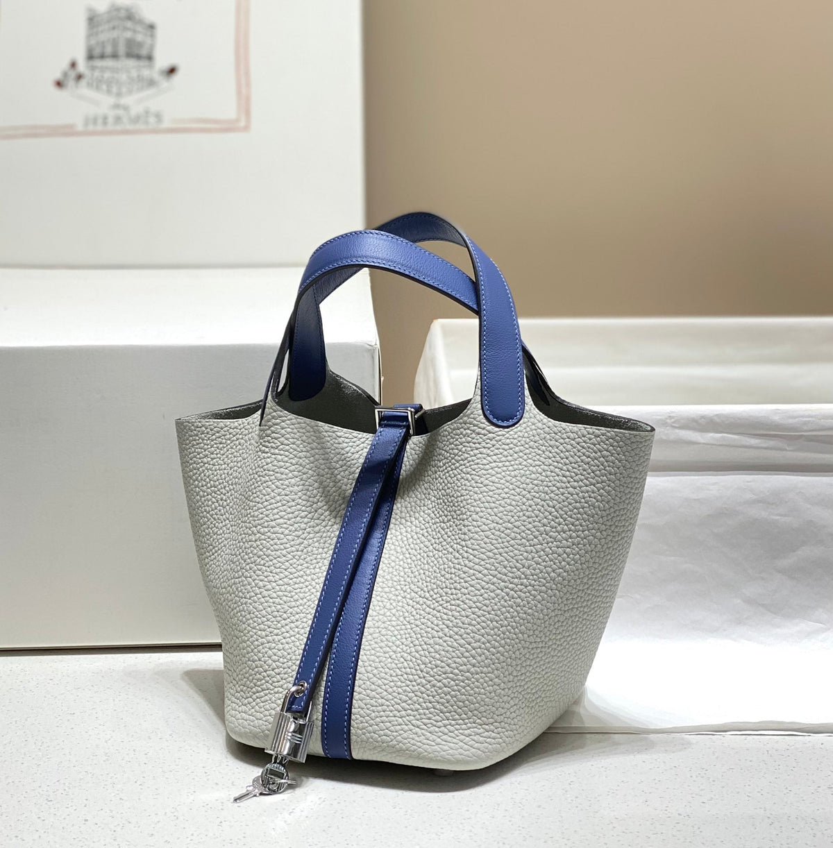 picotin lock 18 white blue togo shw