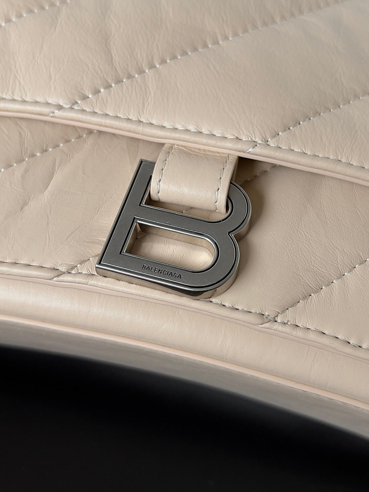 CRUSH CHAINED BAG 32 IN BEIGE QUILTED LAMBSKIN SILVER HARDWARE