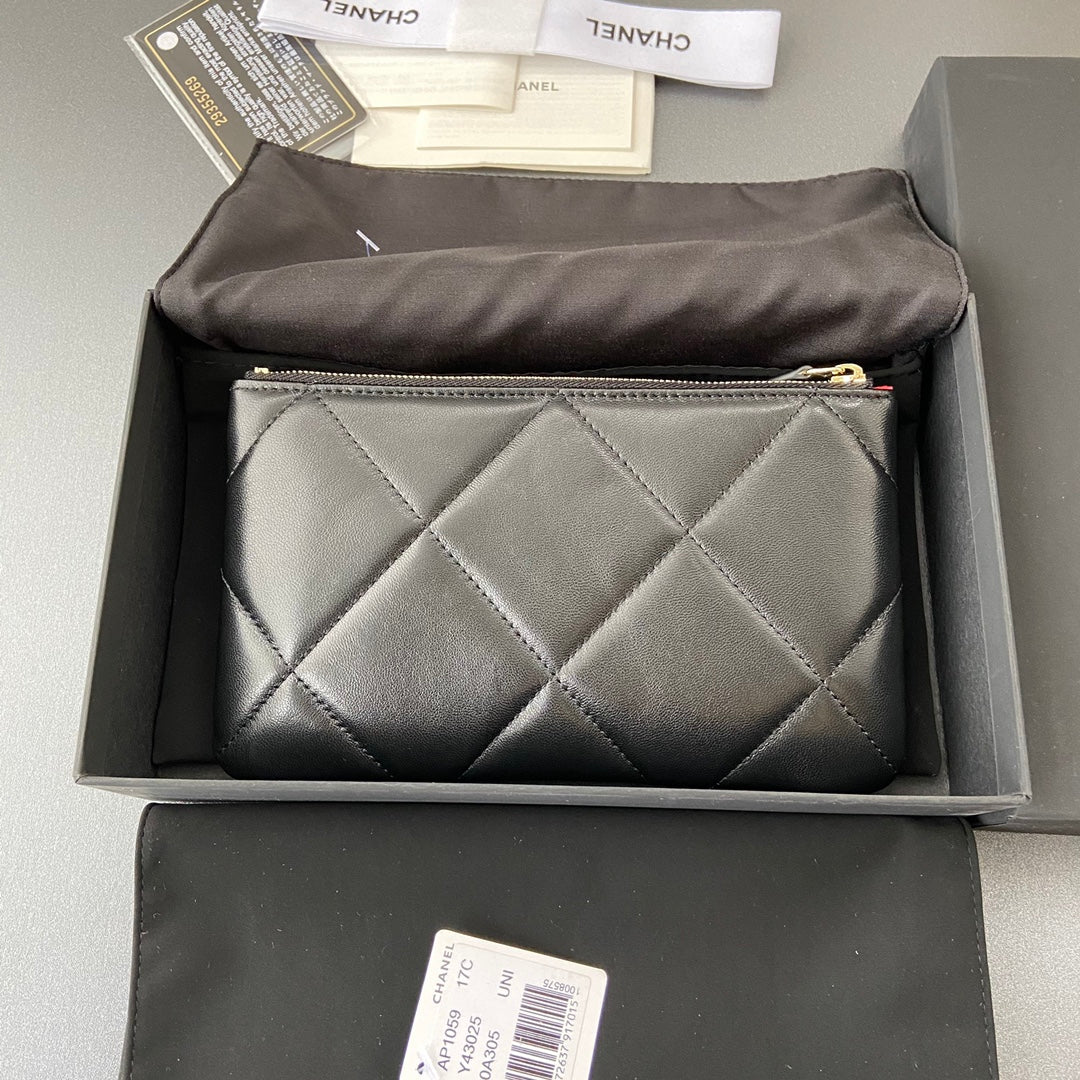 CC 19 Pouch 20cm Black Calfskin