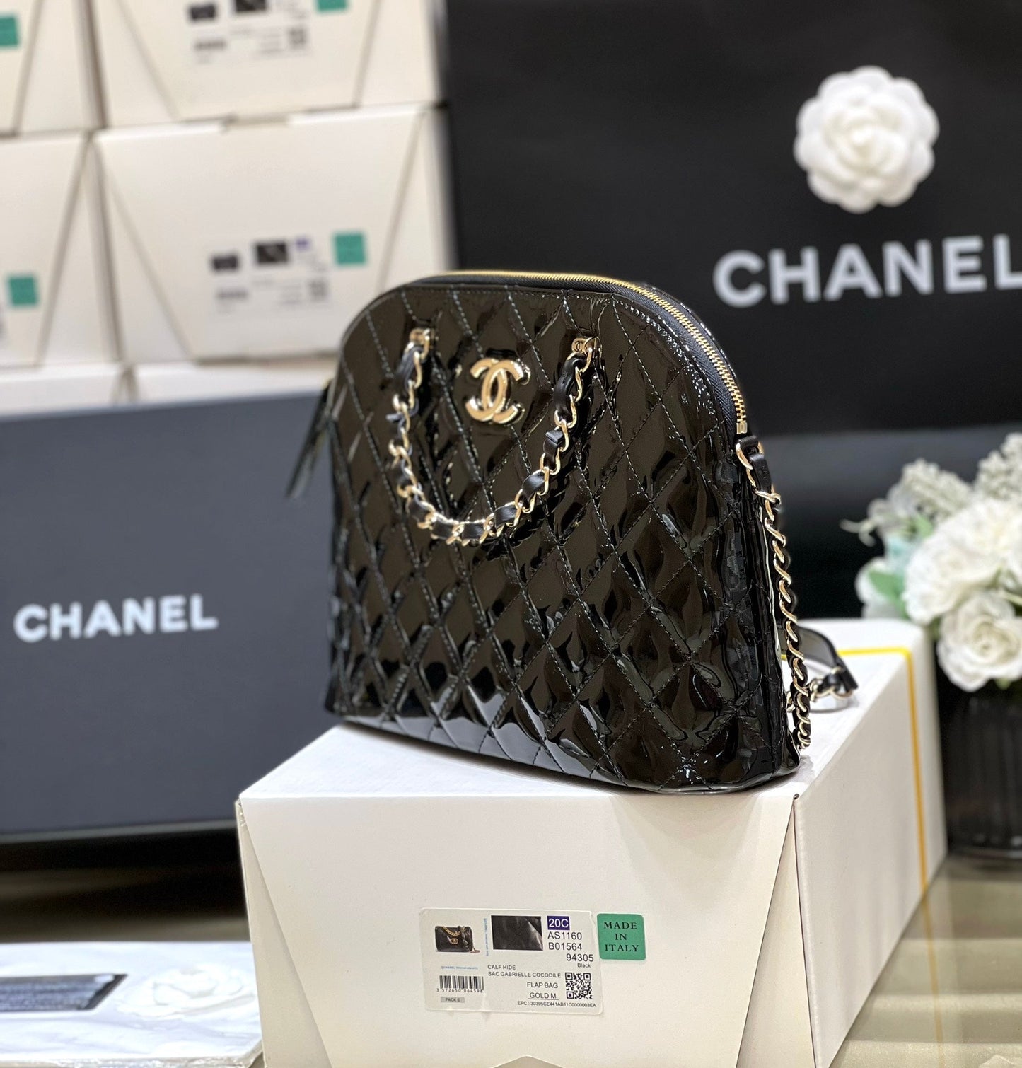 CC 23S Shell Bag 28.5cm Black Patent Leather