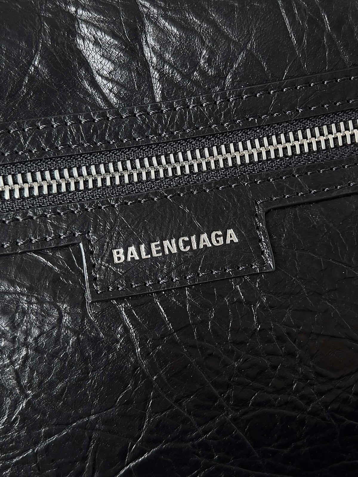 SUPERBUSY LARGE SLING BAG 42 IN BLACK LAMBSKIN