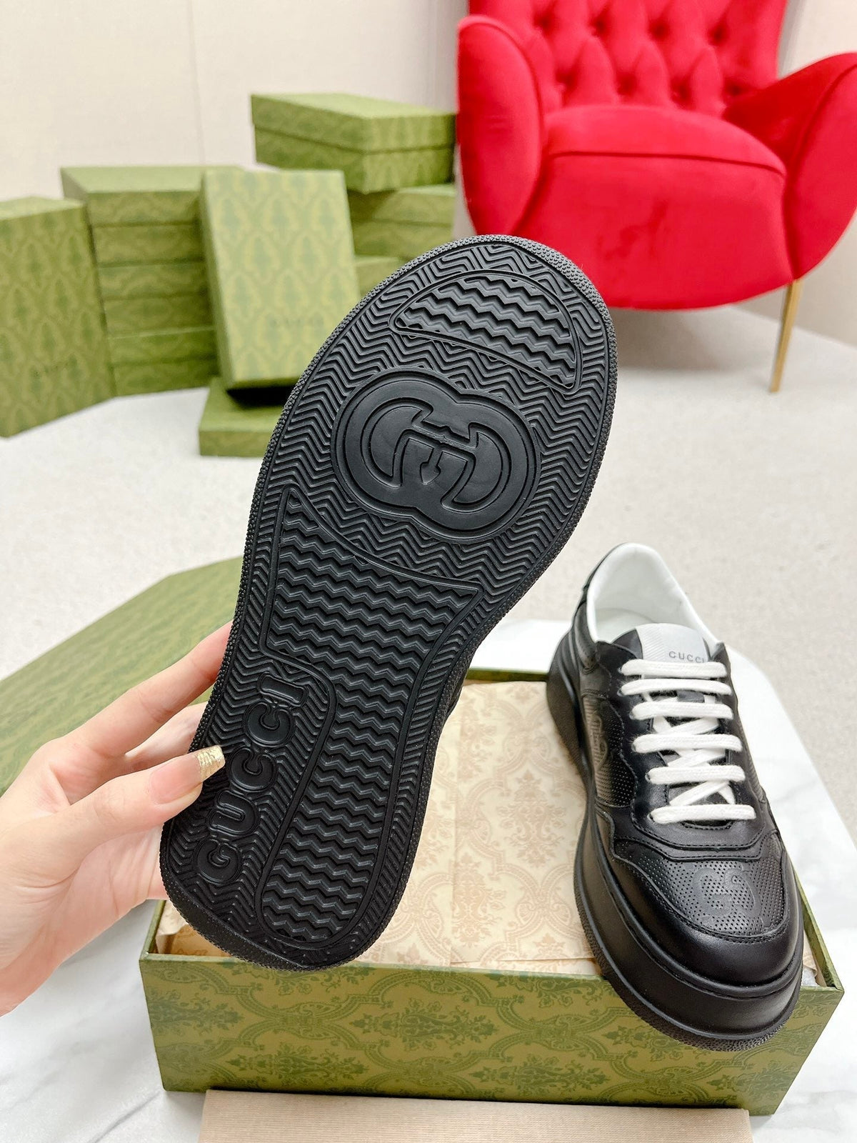 GG EMBOSSED TRAINER BLACK CALFSKIN