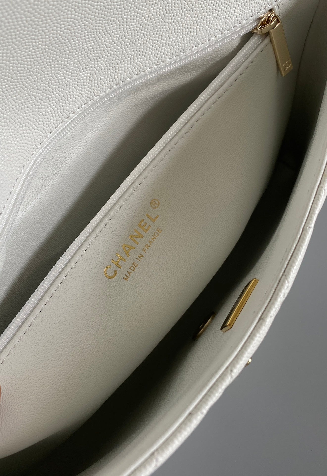 CC Handbag 28cm White Caviar Leather