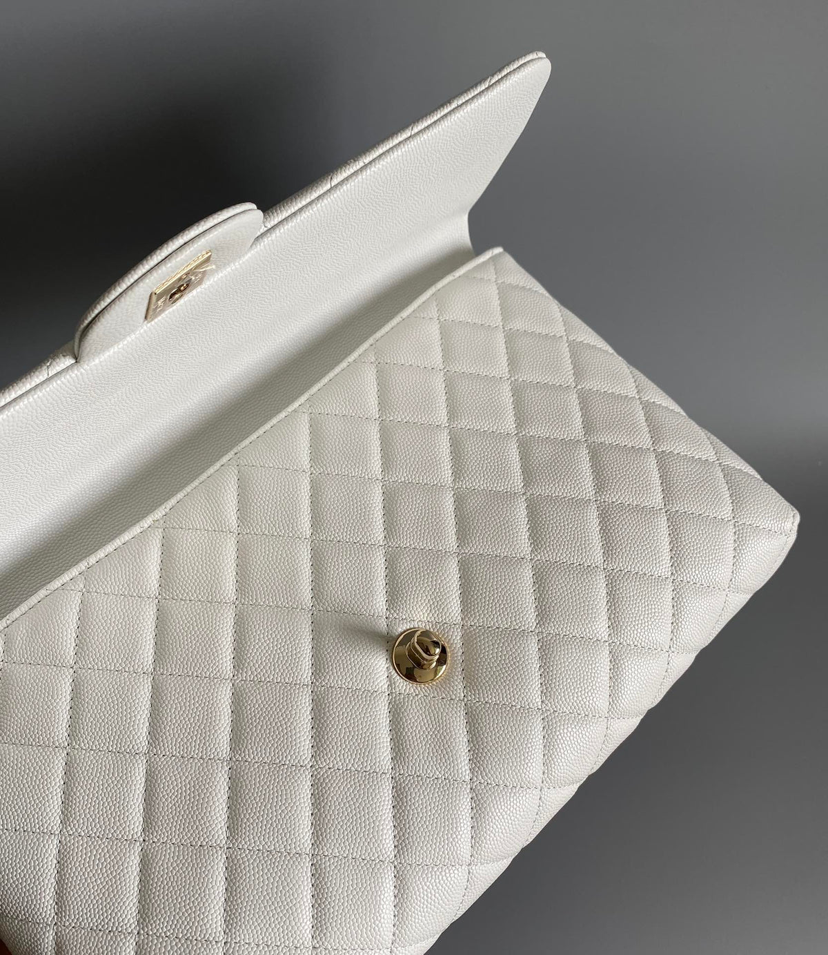 CC Handbag 28cm White Caviar Leather