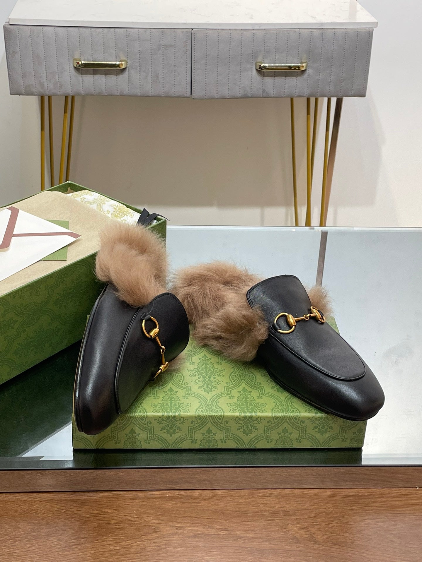 HORSEBIT MULE IN BLACK CALFSKIN AND LAMB WOOL LINING