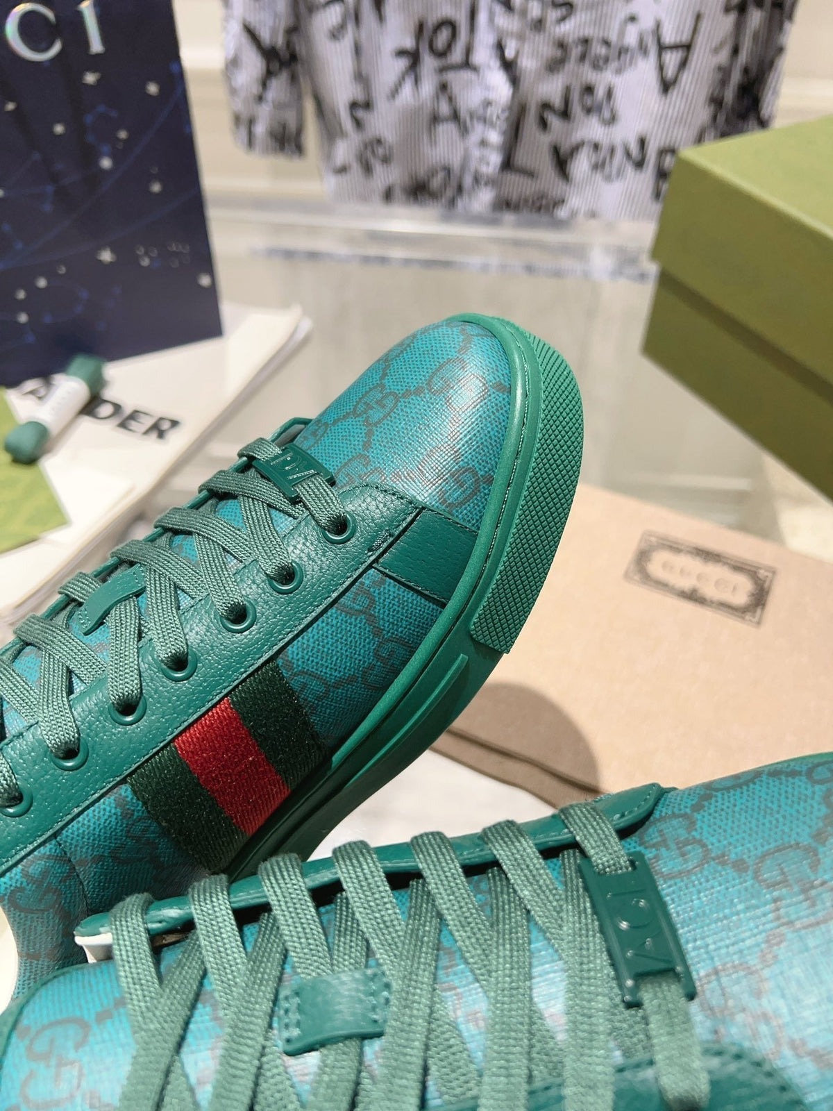 GG ACE GG SUPREME TRAINER OCEAN CALFSKIN