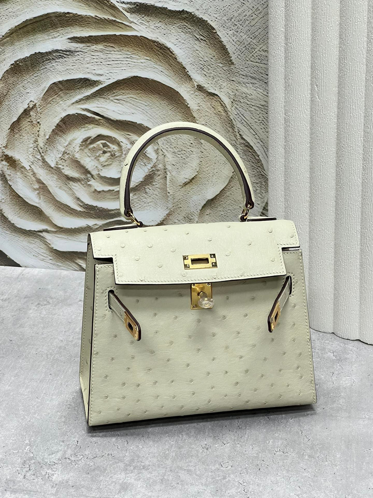 KELLY BAG 20 IN WHITE CREAM OSTRICH LEATHER WITH GOLD HARDWARE (MADE - TO - ODER)