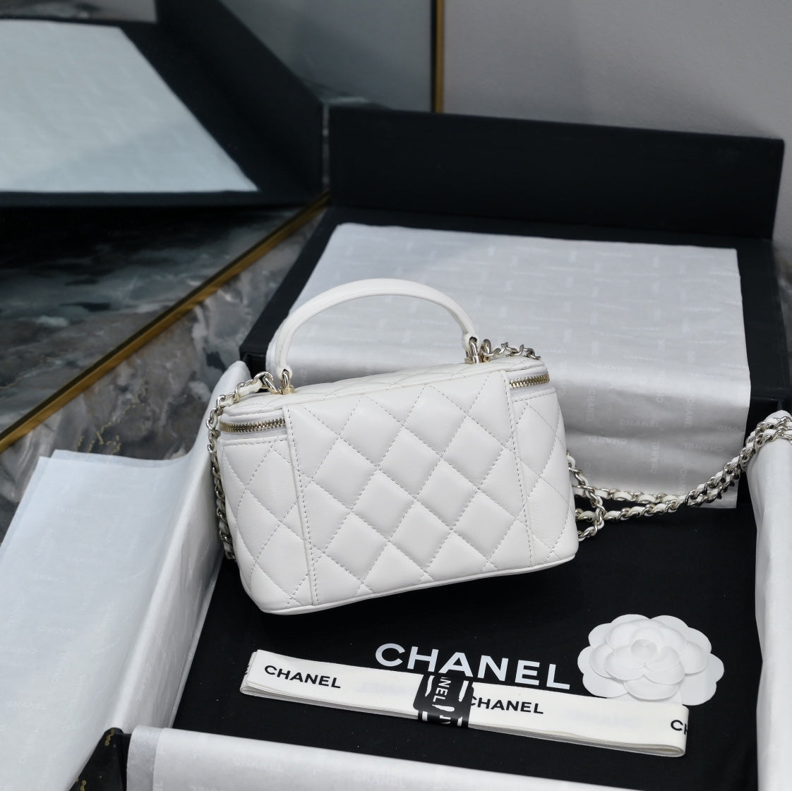 CC 26s Vanity Case White Quilted Lambskin 286288