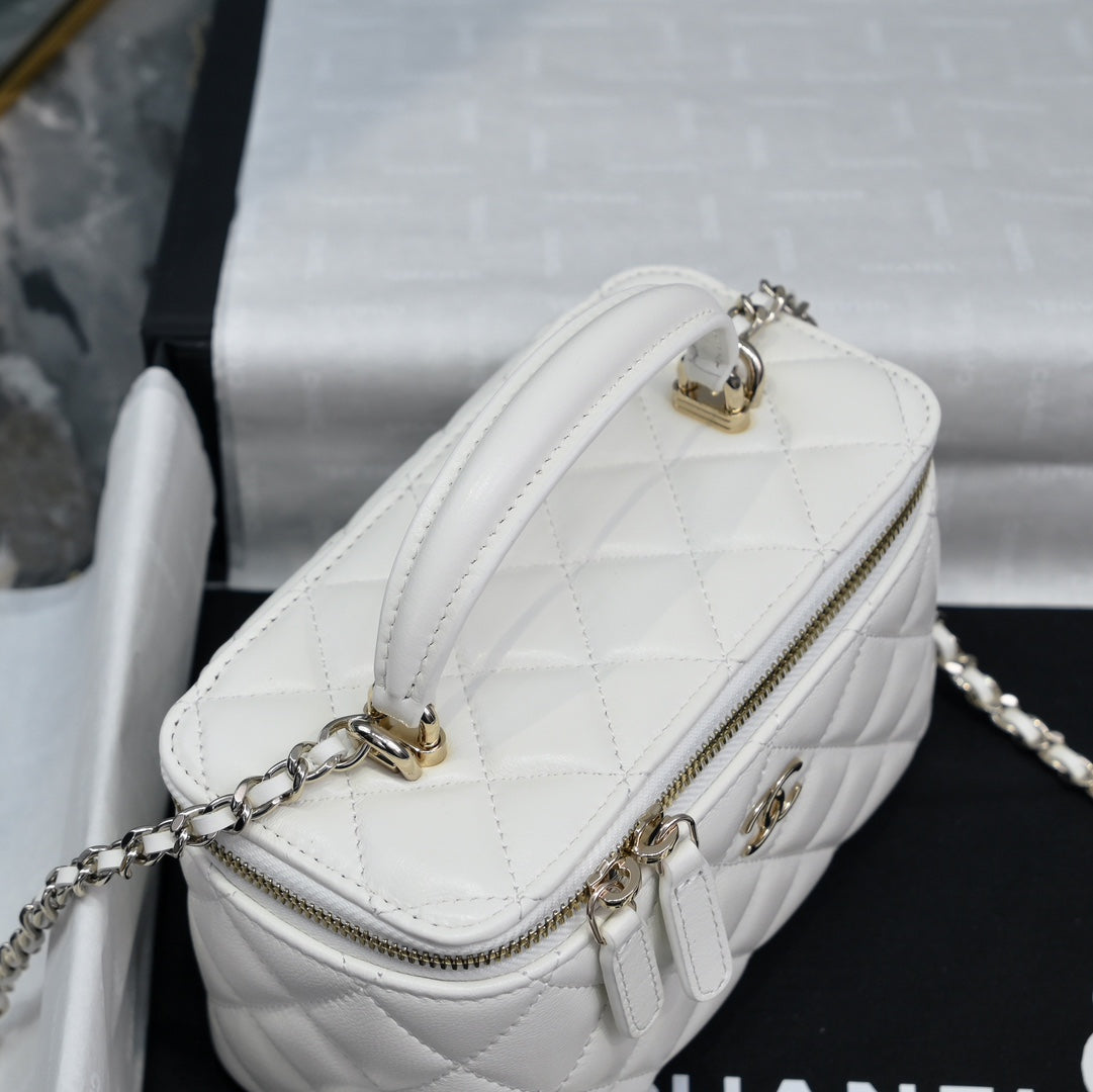 CC 26s Vanity Case White Quilted Lambskin 286288