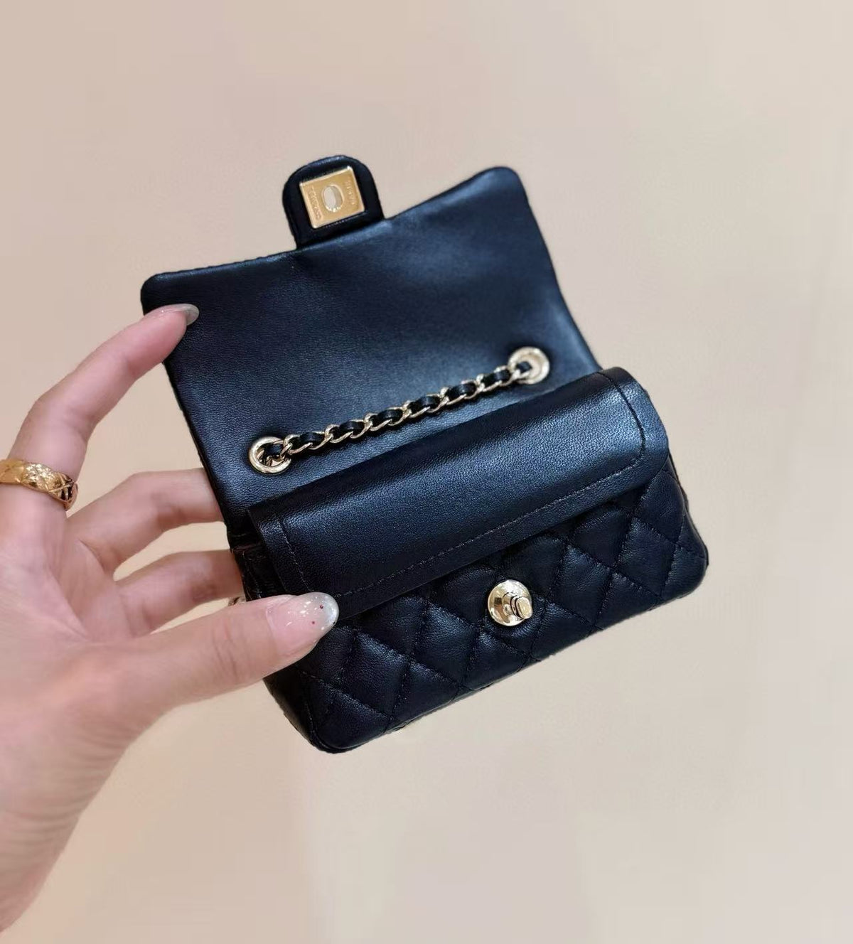 CC 25A Mini Coco Mark Heart x Pearl Charm Bag 12.5cm Black Lambskin