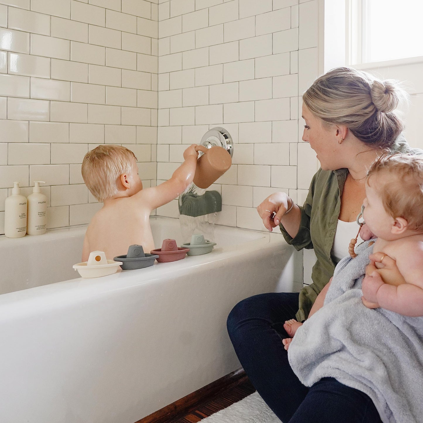 mushie Stackable Bath Boats Toy Set of 5 - Petal Color, Made in Denmark, Floating Bathtub Toys for Baby & Toddler, Model 101826