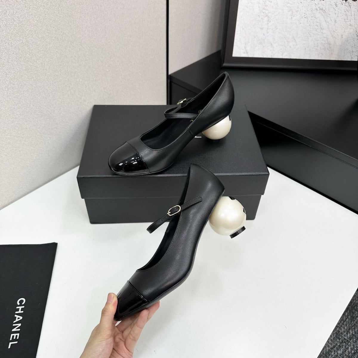 CC 25 FW Mary Janes with Faux Pearl 85mm Black Lambskin