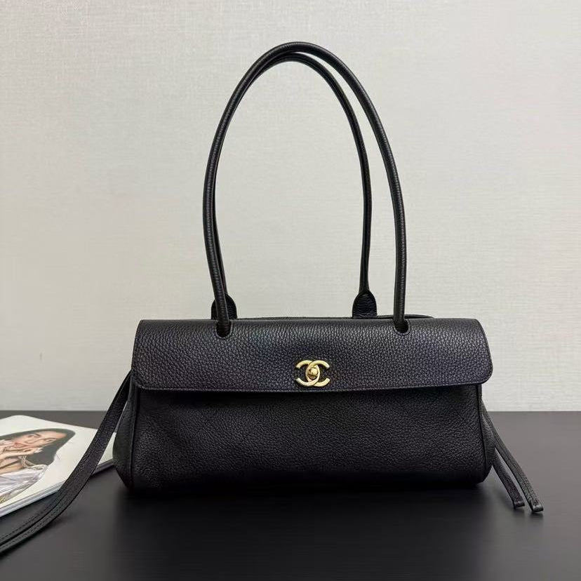 CC 26ss Small Shopping Bag 30.5cm Black Grain Leather