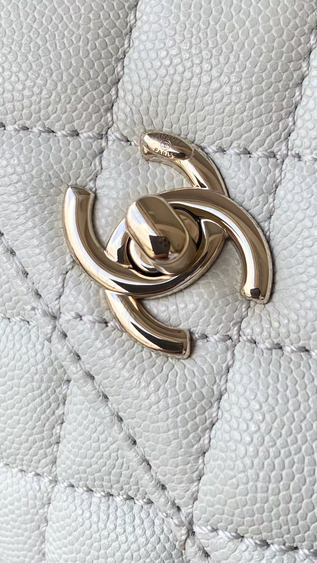 CC 25s Handle Bag 19 White Caviar Gold Hardware