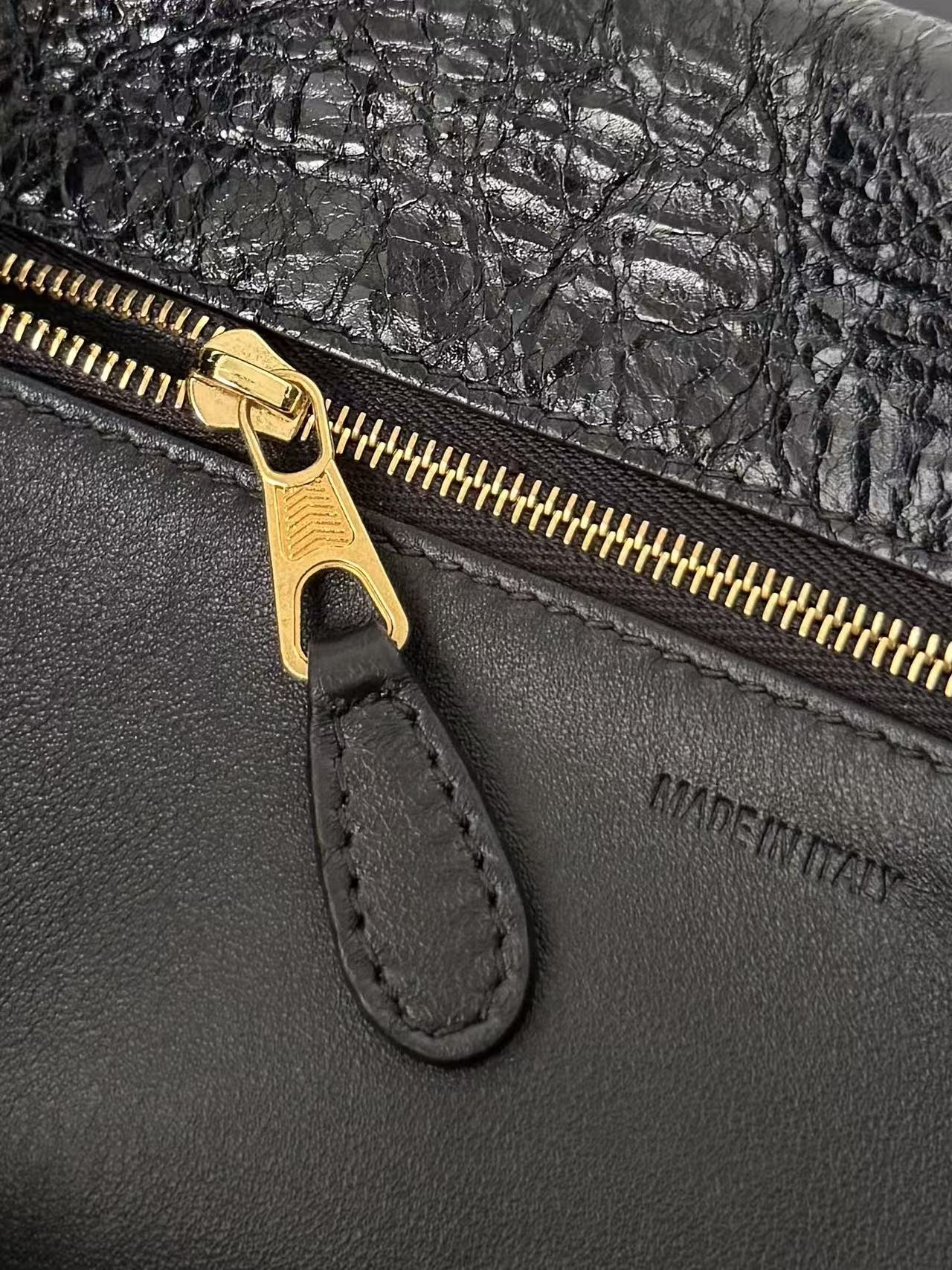 Clicca Shoulder Bag Medium Black Arena Lambskin