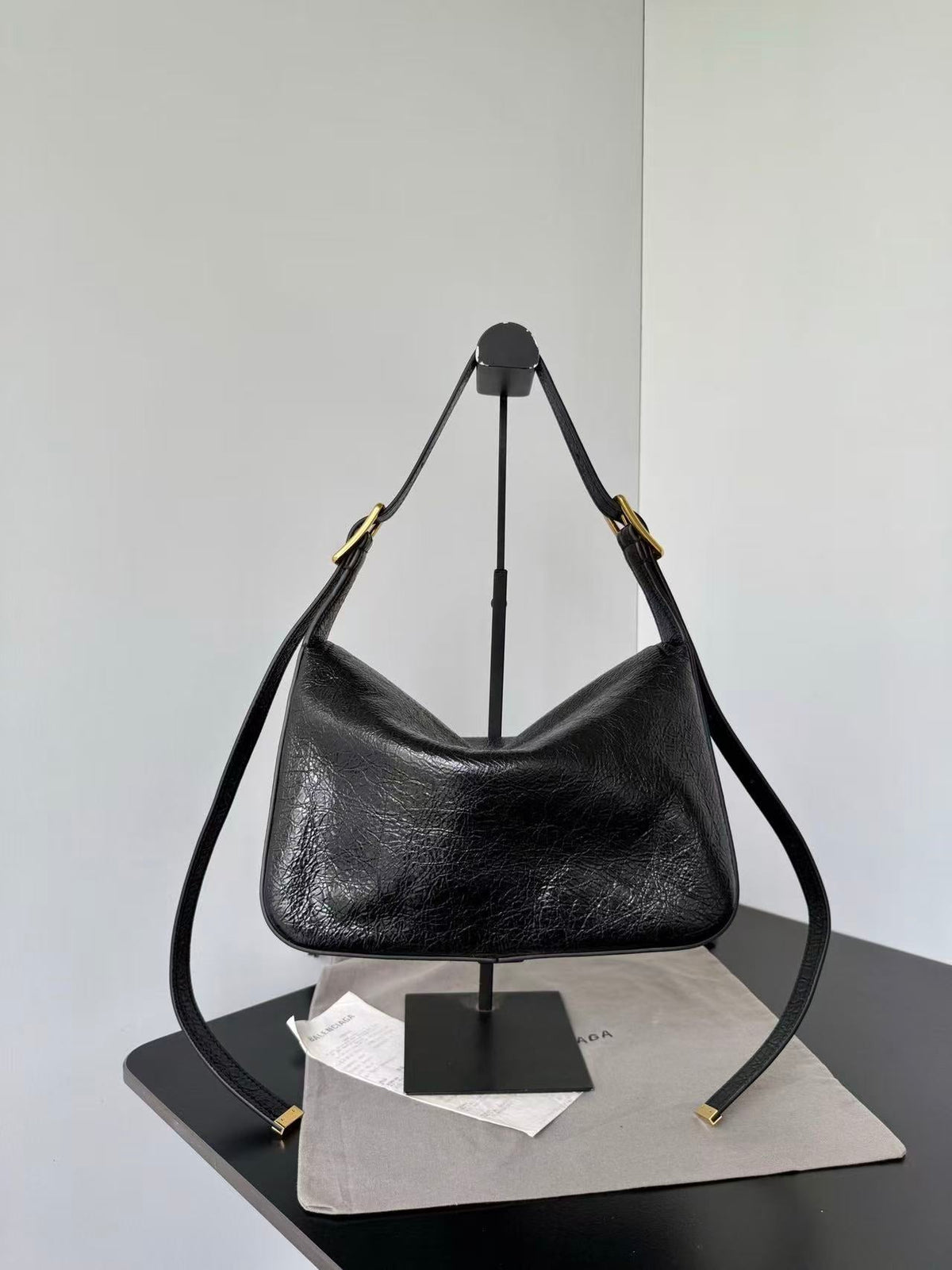 Clicca Shoulder Bag Medium Black Arena Lambskin