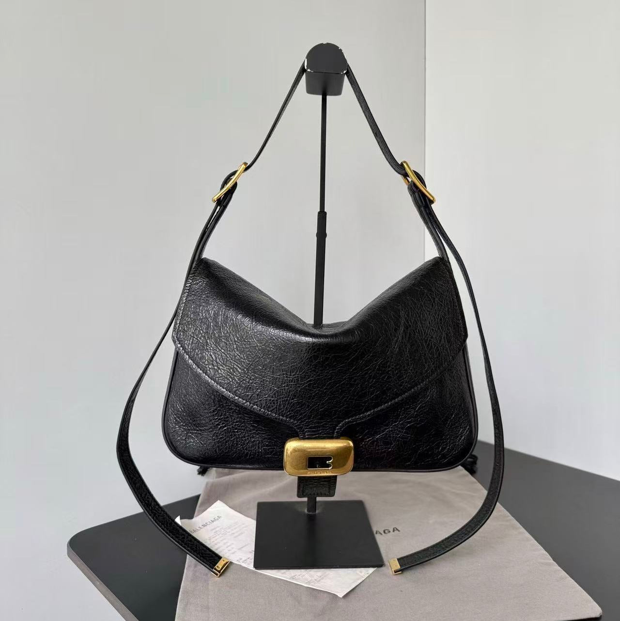 Clicca Shoulder Bag Medium Black Arena Lambskin