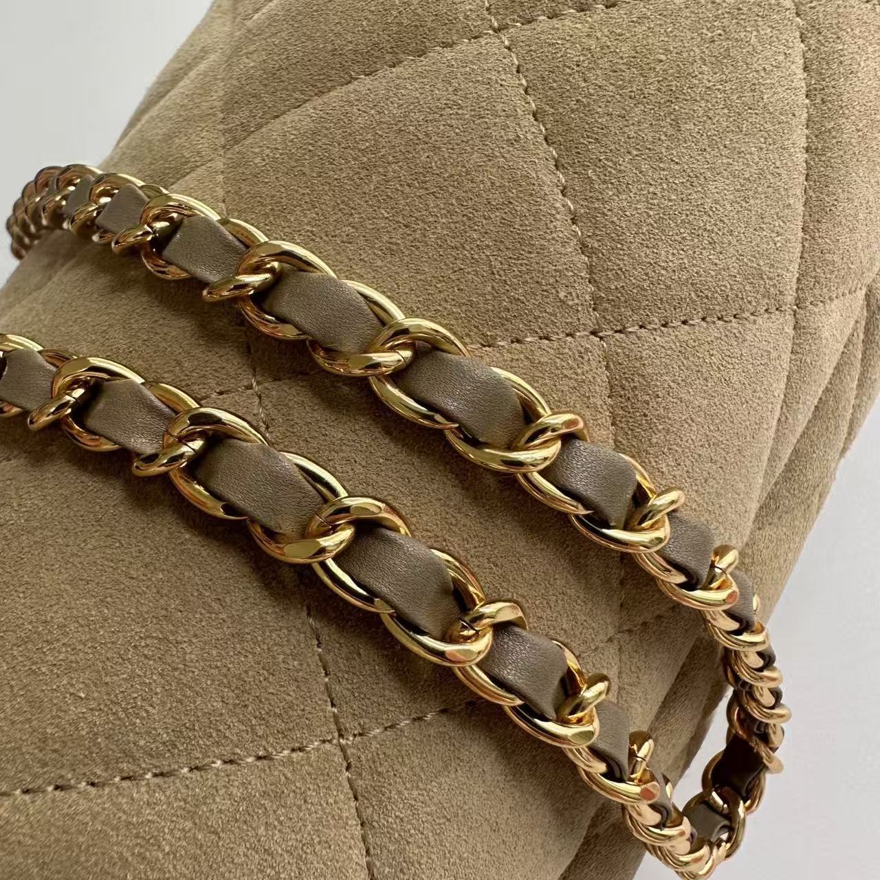 CC Large Quilted Clutch Chain Brown Suede 2026