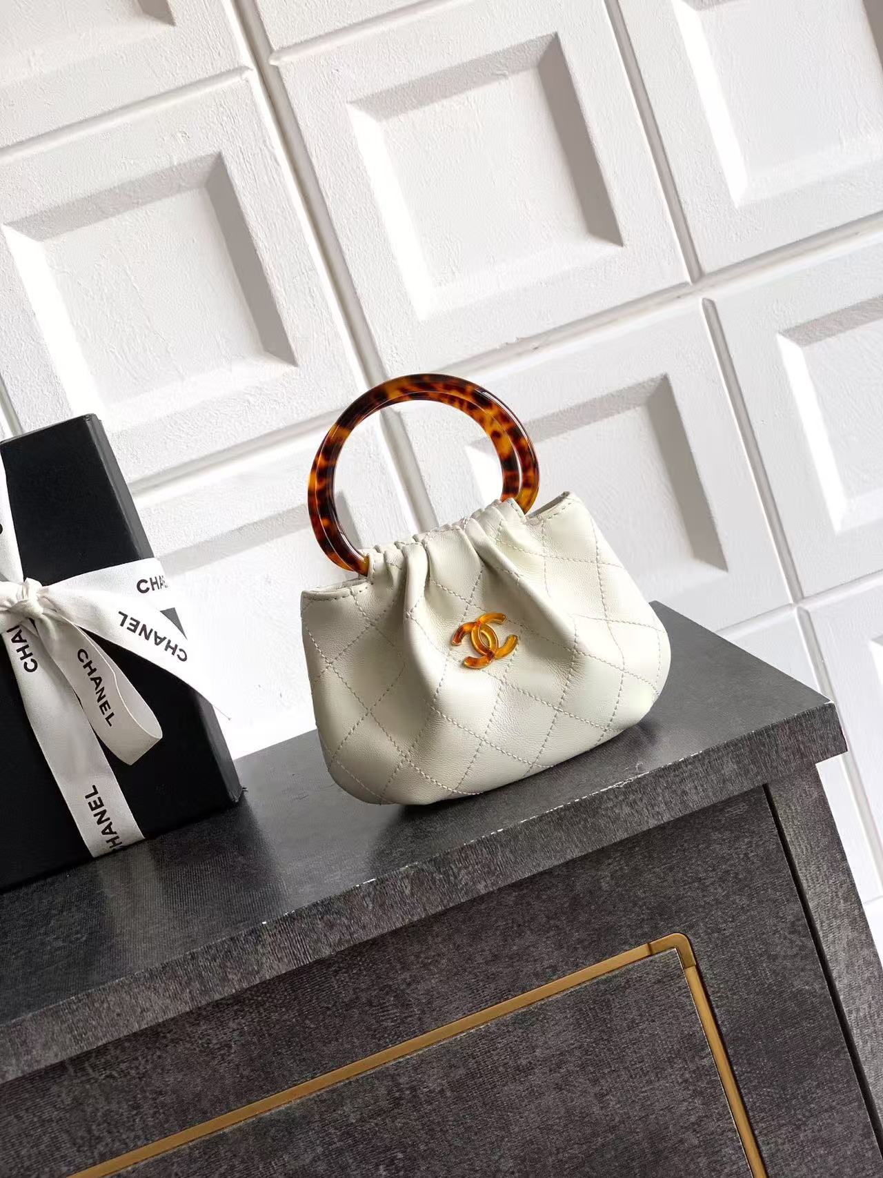 CC 25s Hobo White Quited Leather