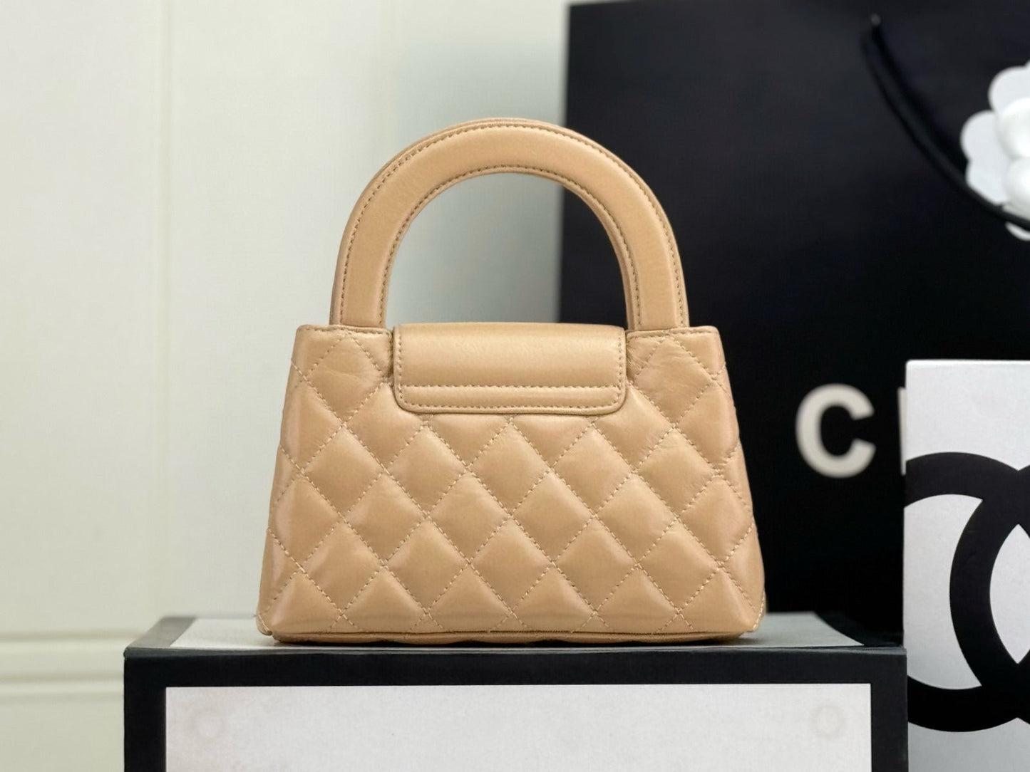 cc 24a nano 19cm kelly shopper bag beige lambskin