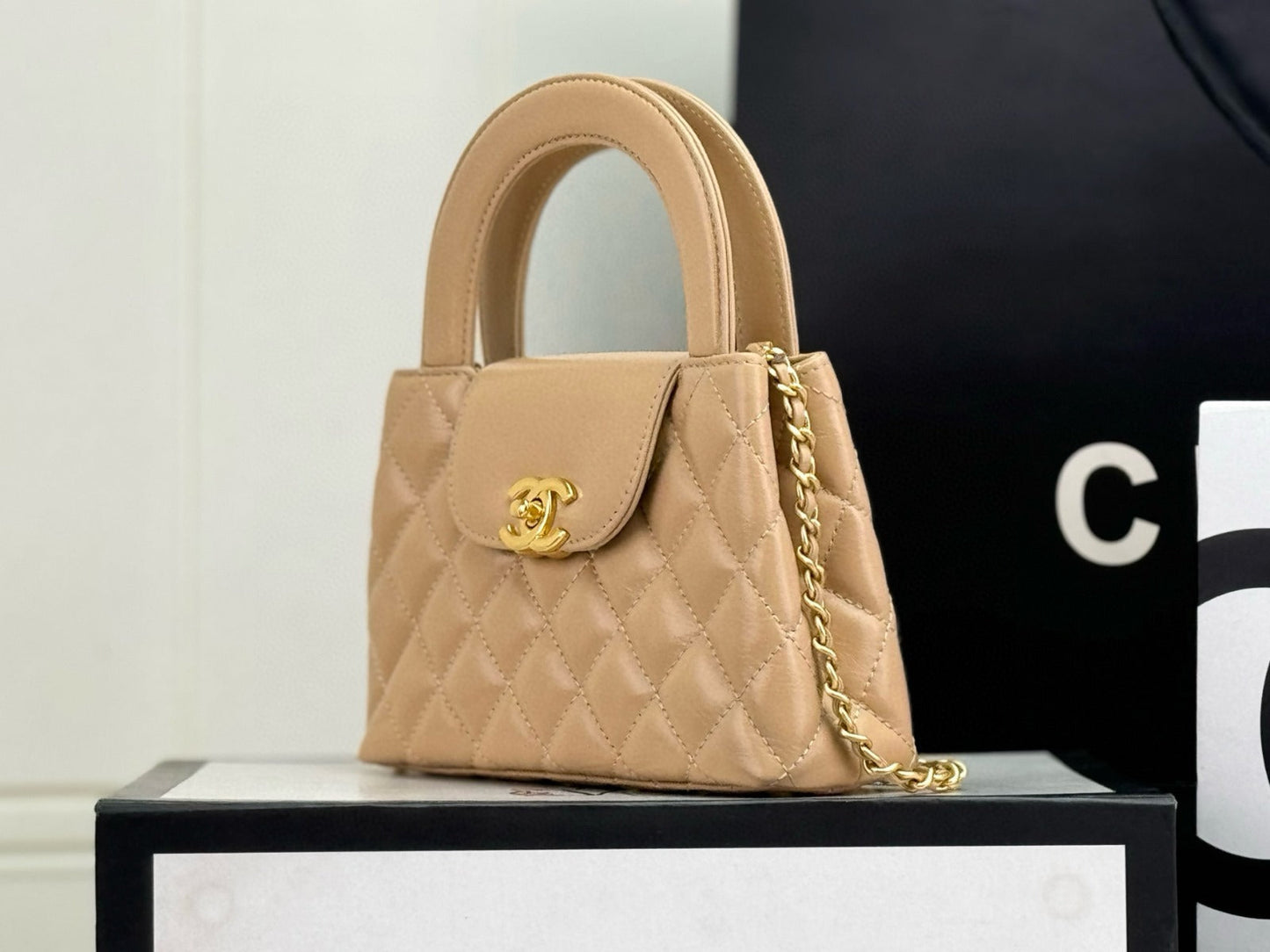 cc 24a nano 19cm kelly shopper bag beige lambskin