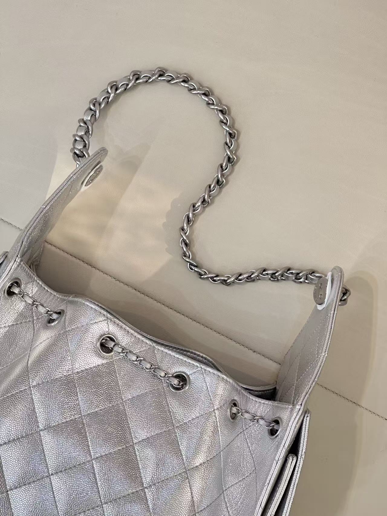 CC Cruise 25/26 Small Handbag Sliver Caviar Leather