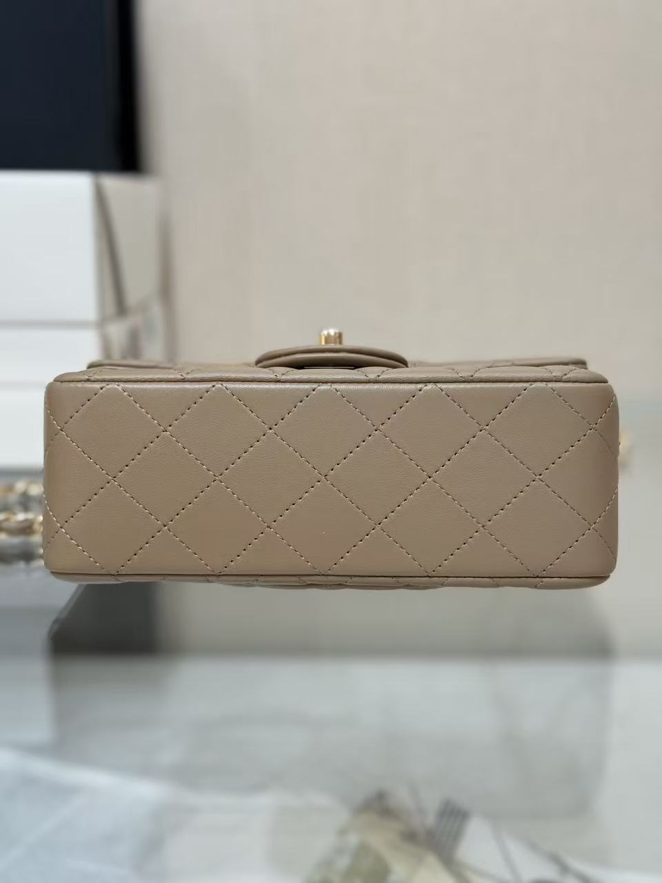 Medium Classic Flap Bag 23cm Light Beige Lambskin Gold Hardware