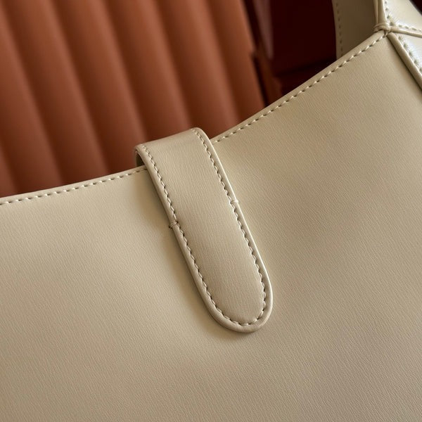 GG 28 Jackie 1961 Shoulder Bag White in Cowhide 636709