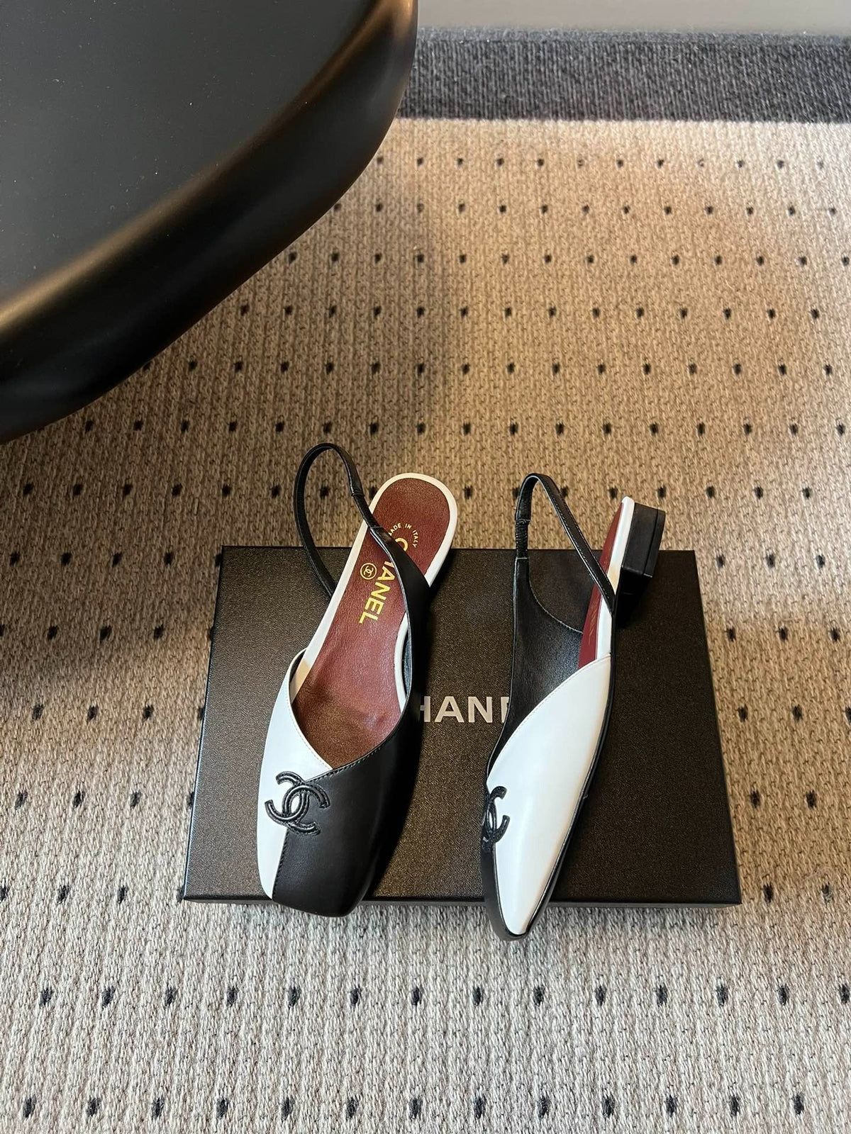 Chanel 26SS Color-Blocked Slingback White Black in Lambskin 708082
