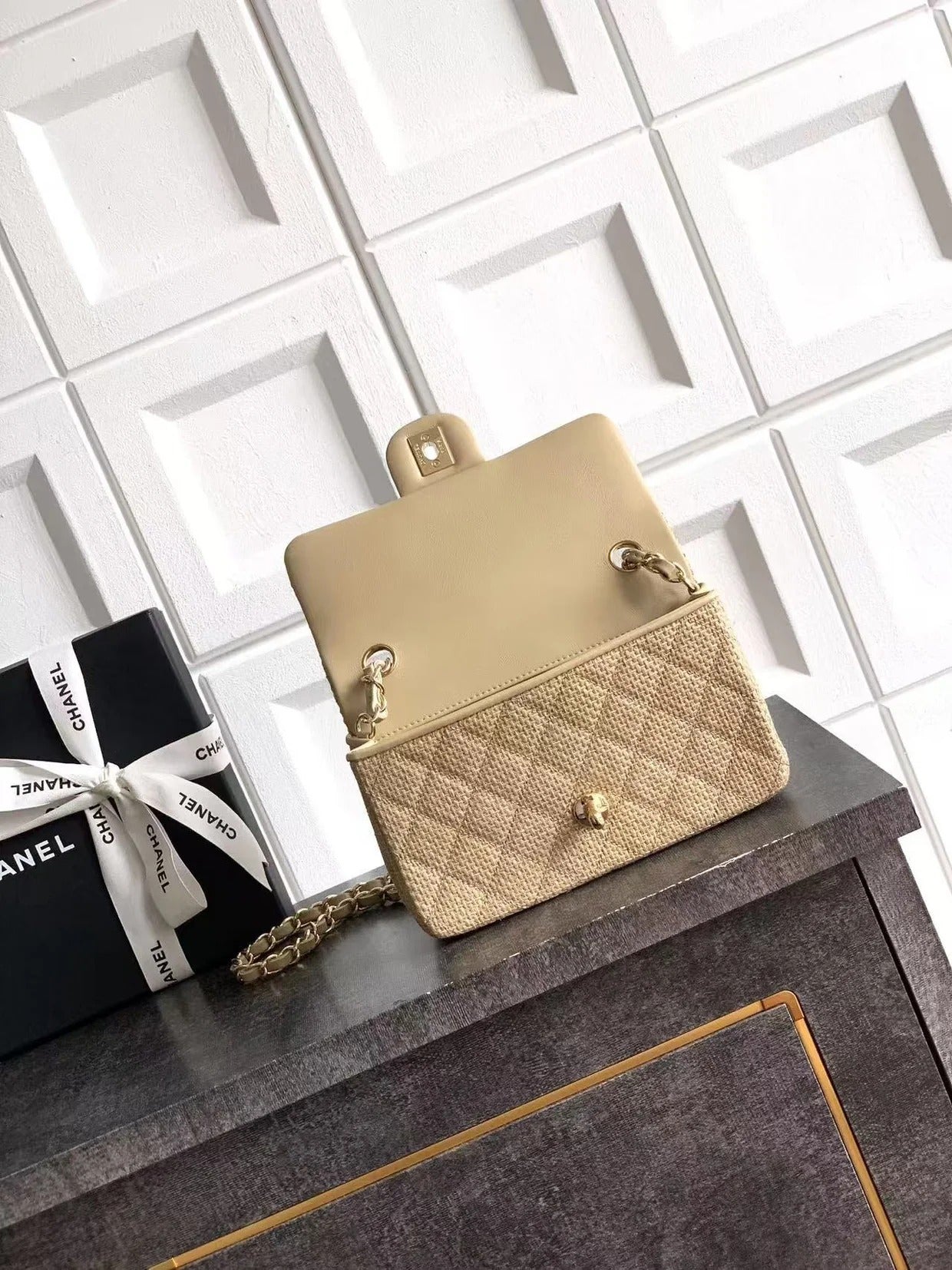 CC2026 Classic Bag 20cm Beige Raffia Leather