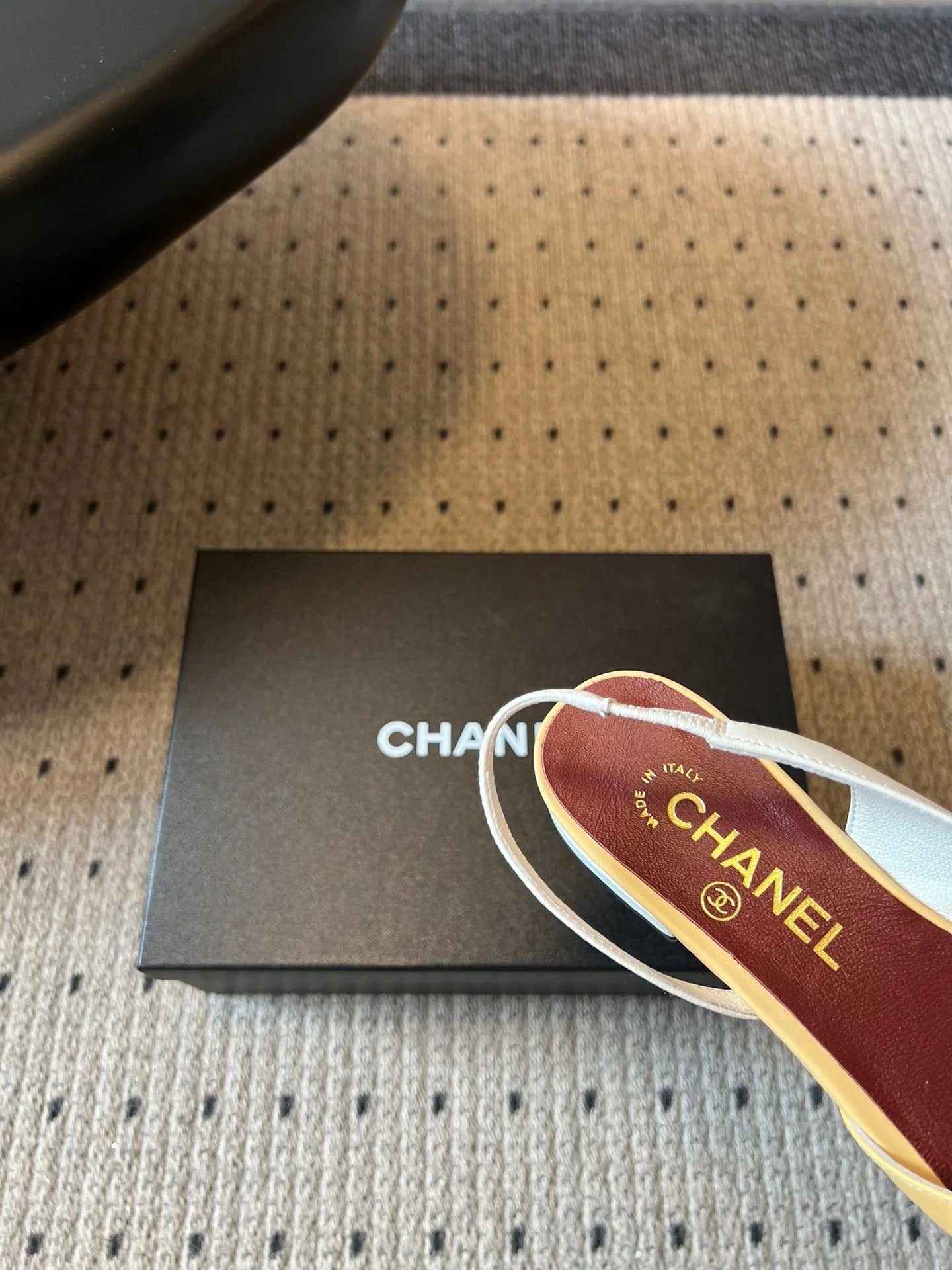 Chanel 26SS Color-Blocked Slingback Yellow White in Lambskin 708084