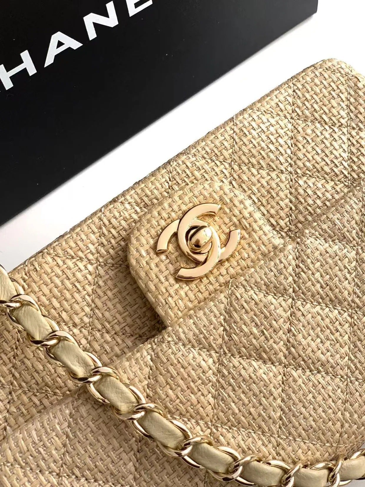 CC2026 Classic Bag 20cm Beige Raffia Leather