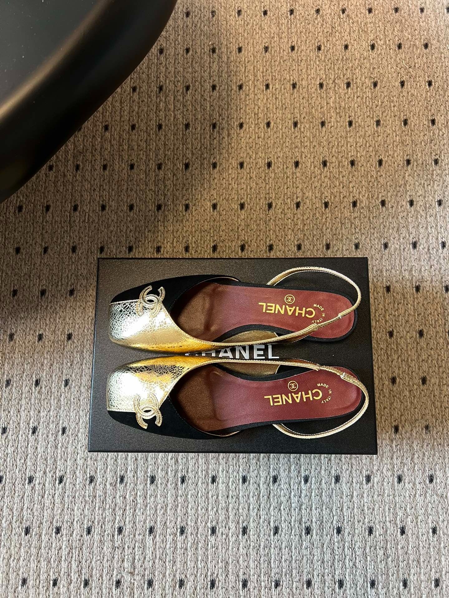 Chanel 26SS Color-Blocked Slingback Gold Black in Lambskin 708083
