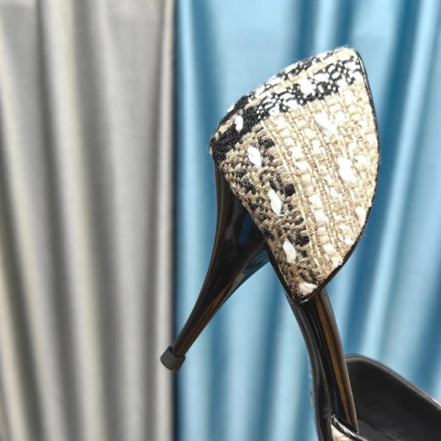 Chanel Pointed Toe Vintage High Heels 70mm Beige Black in Coarse wool fabric 712465
