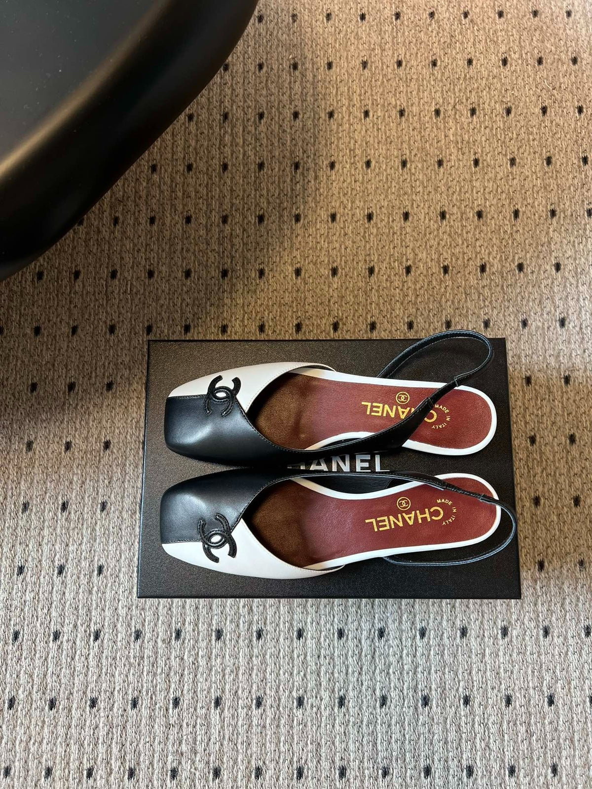 Chanel 26SS Color-Blocked Slingback White Black in Lambskin 708082