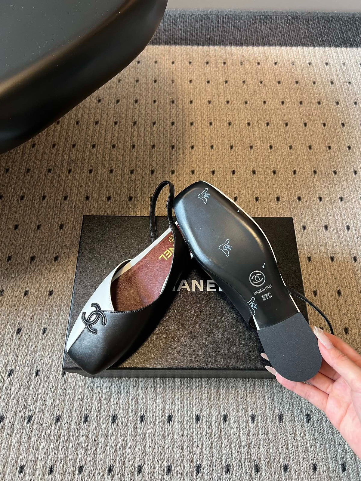 Chanel 26SS Color-Blocked Slingback White Black in Lambskin 708082