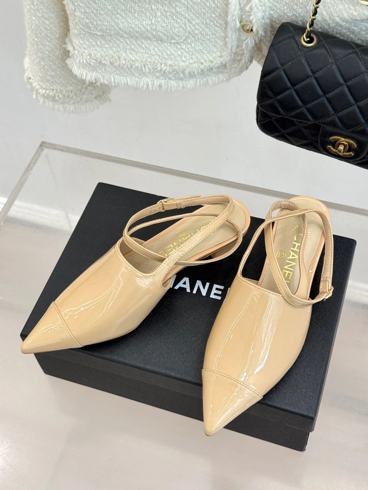 CC Pointed Toe Kitten Heel 30 Open Back Sandals Beige in Patent Leather 706379