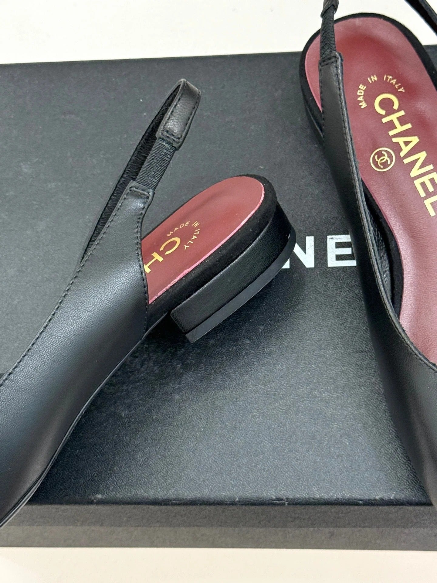 Chanel 26SS Color-Blocked Slingback Black Gray in Deerskin Cowhide 706359