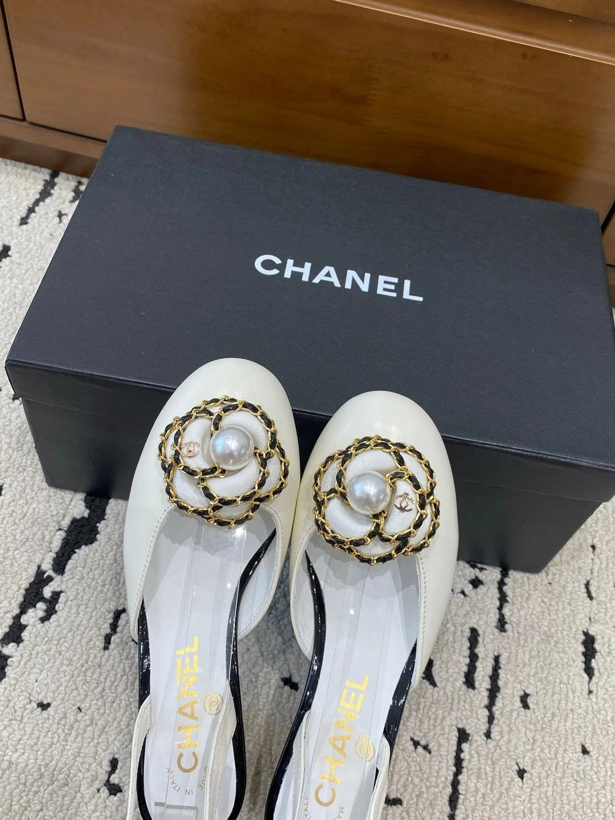 Chanel 26 Round Toe Pearl Heel 50 Shoes White in Cowhide 729341