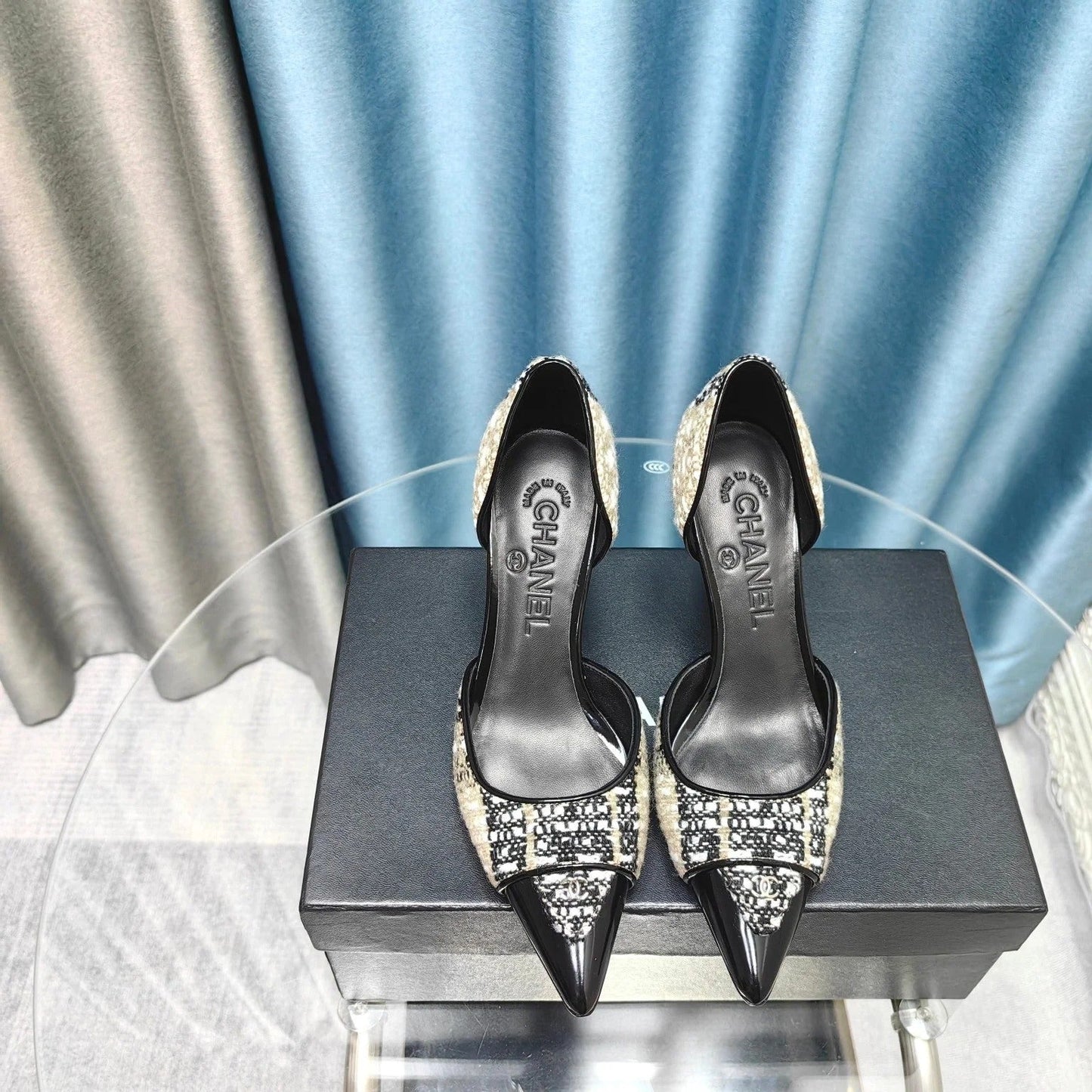 Chanel Pointed Toe Vintage High Heels 70mm Beige Black in Coarse wool fabric 712465