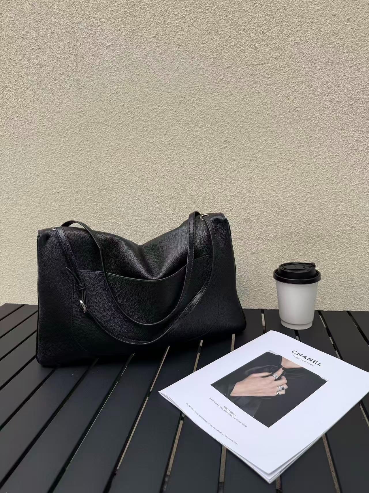 Chanel 2026 Maxi Flap Bag 38.5cm Black Calfskin