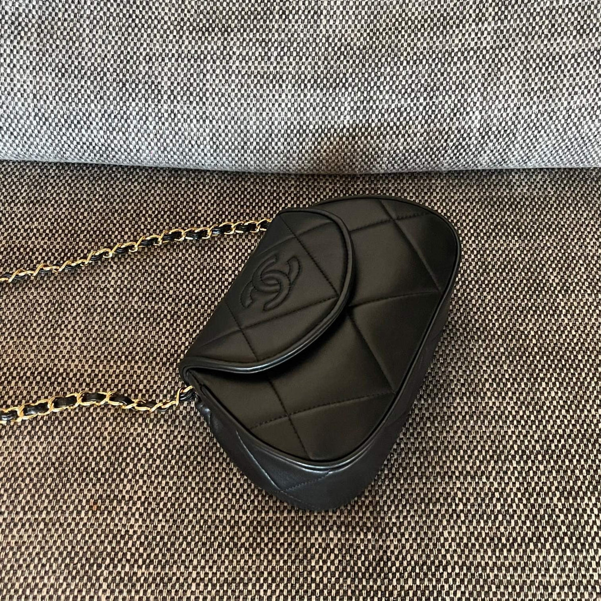 Chanel 2026 Vintage Coco Matelasse Flap Bag With Chain 22cm Black Calfskin