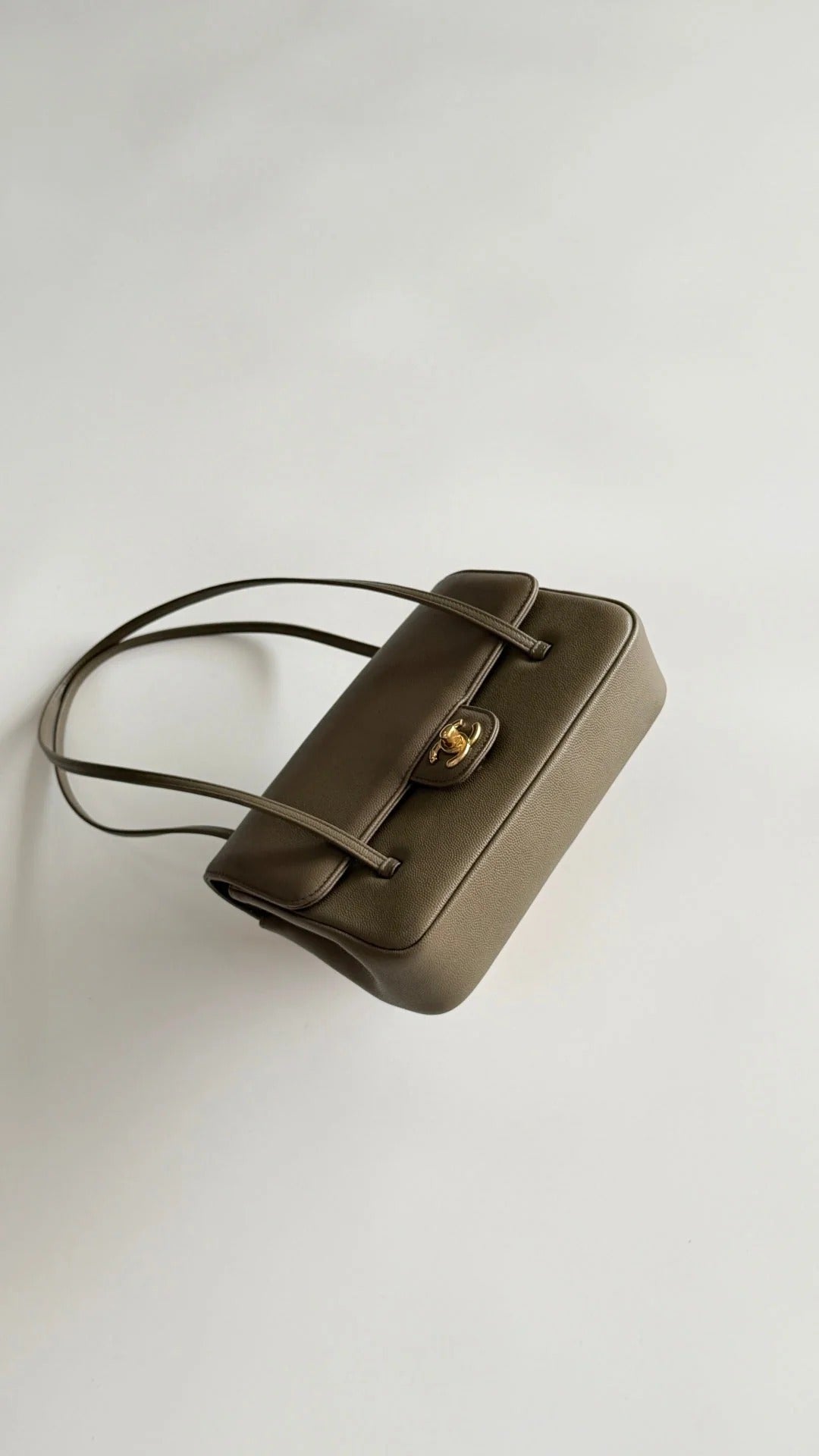Chanel 26 Shoulder Bag 22cm Khaki Caviar Leather