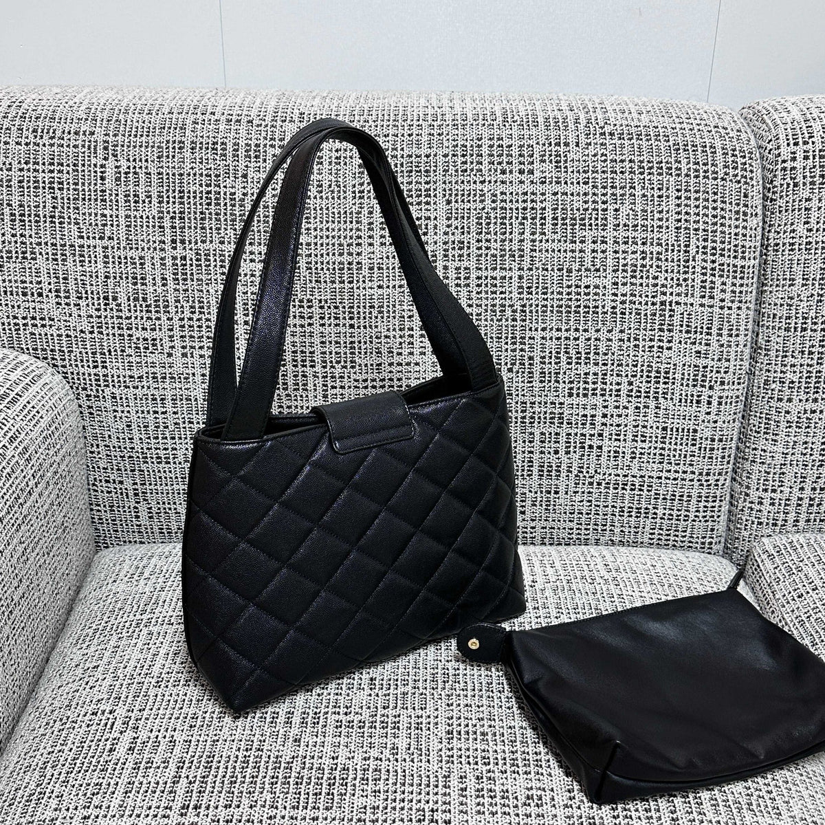 Chanel 2026 Caviar Diamond Flap Shoulder Bag 29cm Black Embossed Calfskin